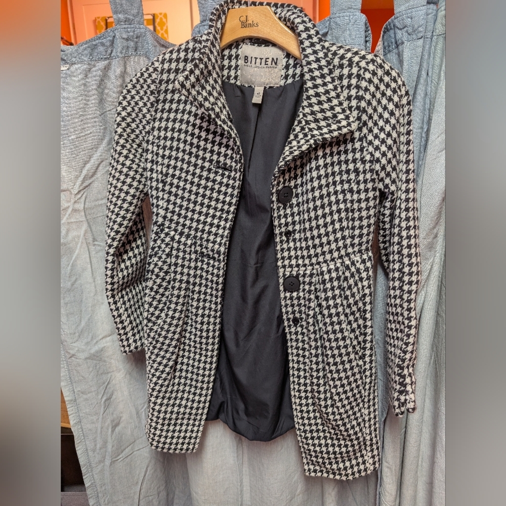 Bitten Sarah Jessica Parker Black and White Coat